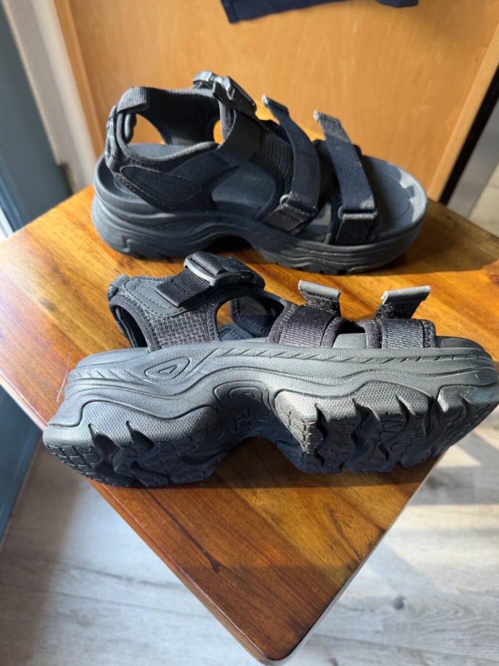 Teva Hurricane Ampsole Gaila Sandals - Women's Size 8 - Black - Like New - Picture 3 of 7